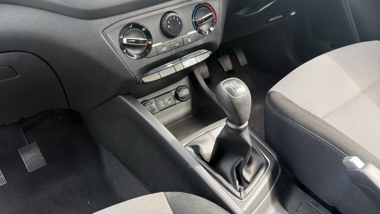 Hyundai i20 1.2 MPi S Connect 5dr Petrol Hatchback